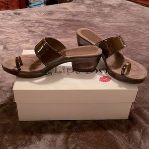 Chocolate Brown patent leather ring toe sandal size 9